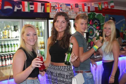 Surfers Paradise - Australia Backpackers